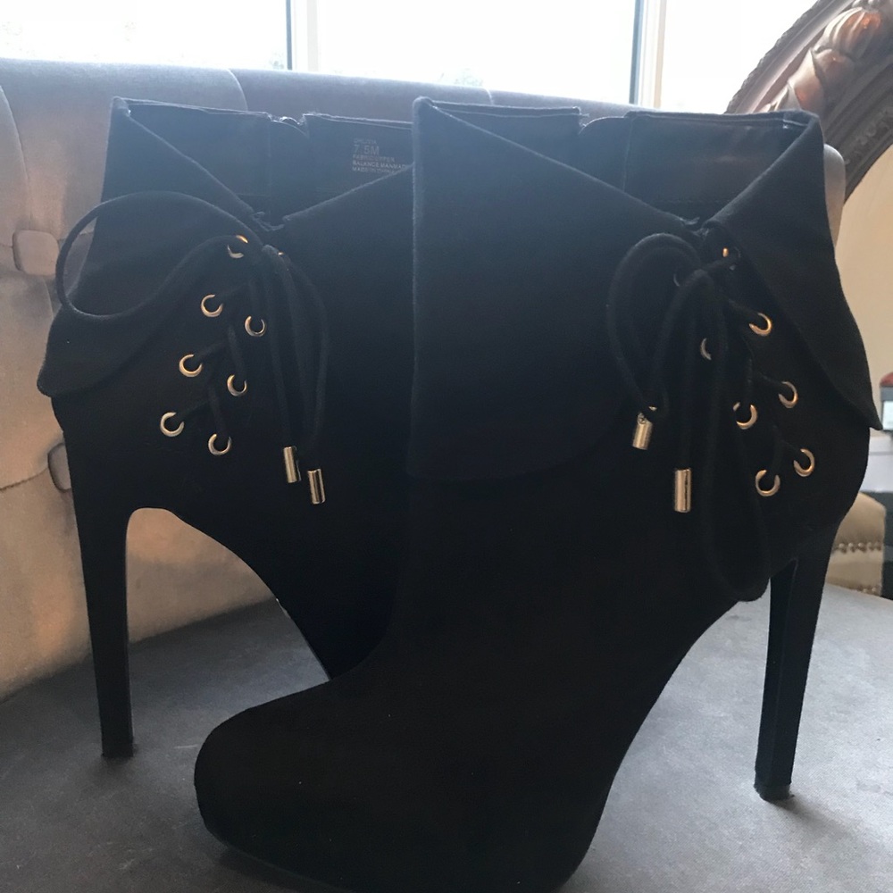 Shoes - Picture 4 of 7